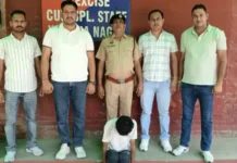 यमुनानगर में पेंट करने आए युवक ने चुराए गहने यमुनानगर जगाधरी की अशोक विहार कॉलोनी में मकान की मरम्मत और पेंट का काम करने आए एक मजदूर ने भरोसे का फायदा उठाकर घर में रखे सोने-चांदी के जेवरात पर हाथ साफ कर दिया। वारदात का खुलासा तब हुआ, जब मकान मालिक ने पत्नी से जेवर बैंक लॉकर में रखने के लिए कहा