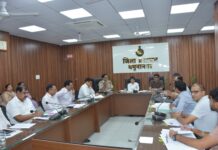 DC Reviews CM Window Grievances, Directs Time-Bound Disposal of Public Complaints S