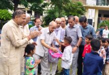 80 Schoolchildren Receive School Bags in Green Park, Hindu Sammelan Committee Extends Support 80 government school children receive school bags in Green Park Yamunanagar