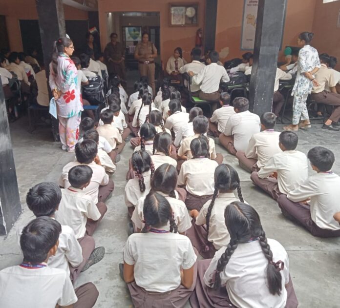 Yamunanagar Police Safe City Team conducts student safety awareness programme at Golden High School