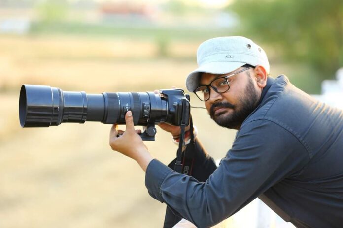 Photojournalist Gurpreet Singh discussing photography on World Photography Day
