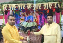 Sawan Ashtami Celebrated with Devotion at Jwala Mata Temple in Yamunanagar Devotees offering prayers during the Sawan Ashtami and Jhoola Utsav celebrations at Jwala Mata Temple in Yamunanagar.