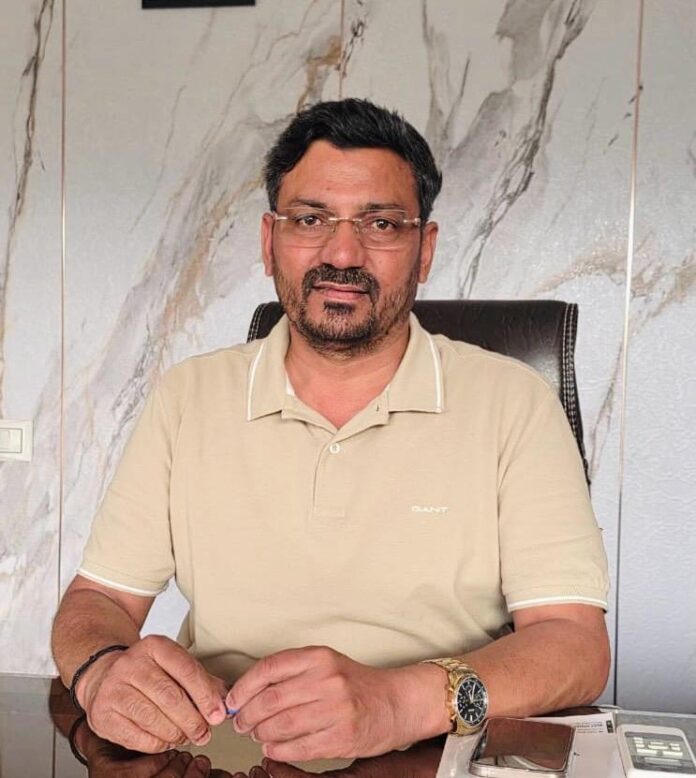 Arjun Sudhail speaking in support of Haryana sanitation and municipal employees’ demands.