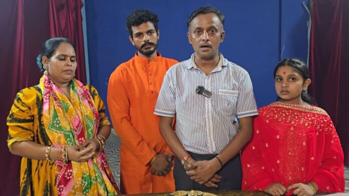 Participants receiving Gomay Raksha Sutras during the Gomay Swavalambi Yatra initiative in Yamunanagar.