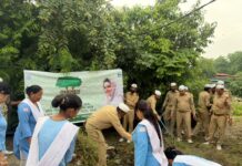 Sant Nirankari Mission Launches Major Green Drive at Yamunanagar Civil Hospital Sant Nirankari Mission volunteers planting saplings during the Oneness Van environmental campaign at Yamunanagar Civil Hospital.