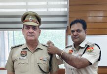 SP Kamaldeep Goyal Honours Jaswinder Singh on Promotion to Inspector D