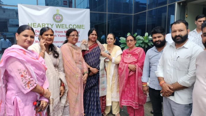Yamunanagar-Jagadhri Mayor Suman Bahmani and municipal team inspect modern parking, park and waste-to-art projects during study tour.