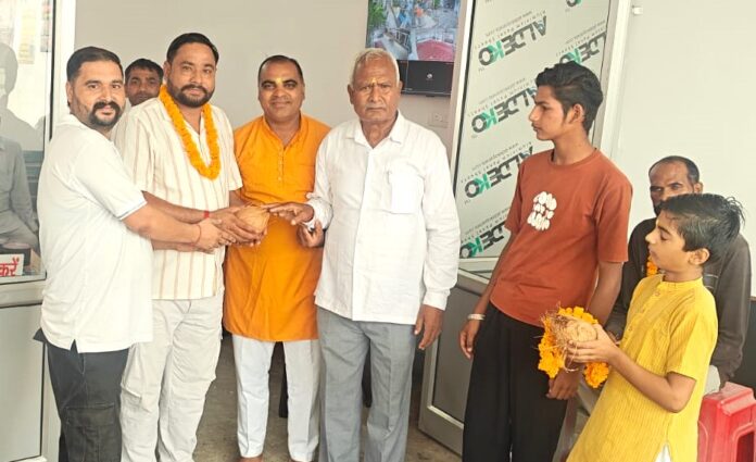 Kanwar Yatra participants honoured at a Shubh Milan programme in Mehlawali