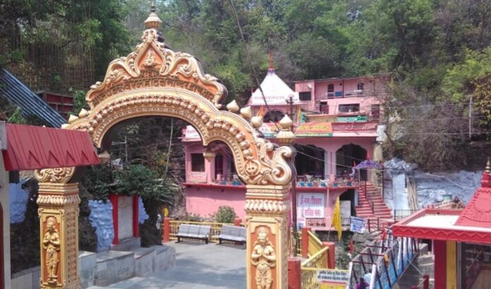 Grand Shobha Yatra of Shri Tapkeshwar Mahadev Temple being organised in Dehradun with the participation of thousands of devotees.