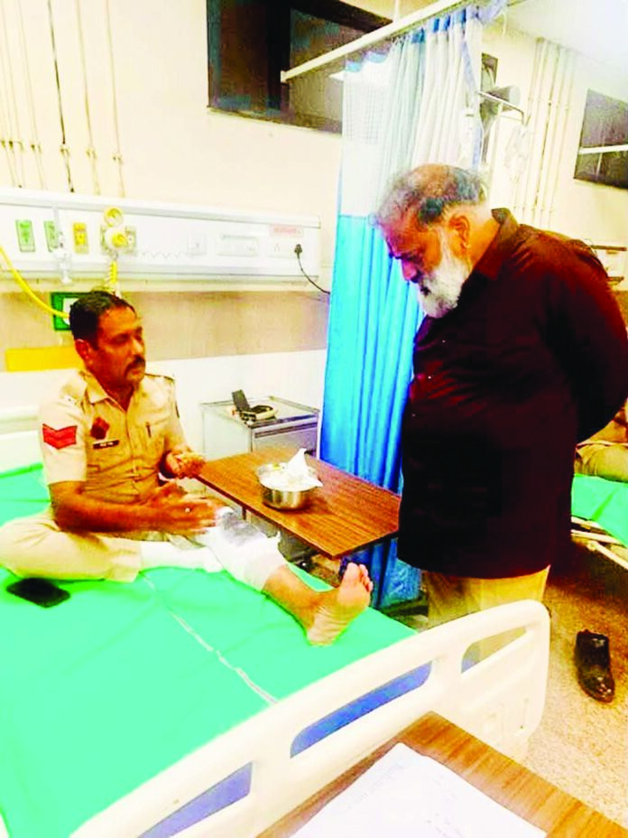 Viresh Shandilya meeting injured police personnel in Ambala