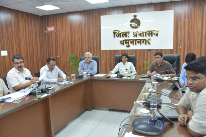 seva-sankalp-campaign-yamunanagar-dc-preeti.jpg Yamunanagar DC Preeti reviewing Seva Sankalp campaign preparations with officials