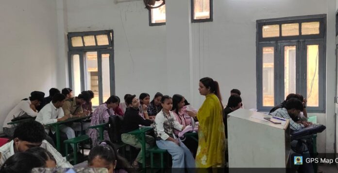 Students participate in road safety quiz at Guru Nanak Khalsa College Yamunanagar