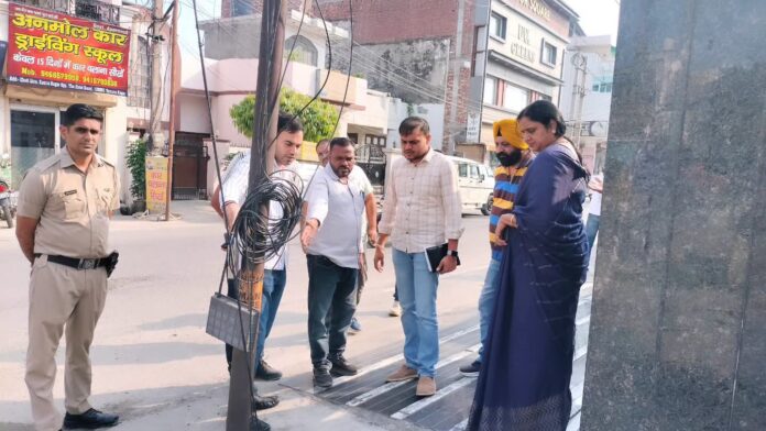 Yamunanagar Mayor Suman Bahmani inspecting development works in Chhoti Line