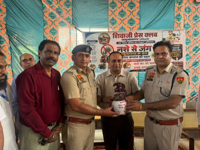 SP Kamaldeep Goyal addressing villagers during Shivaji Press Club anti-drug campaign in Devdhar