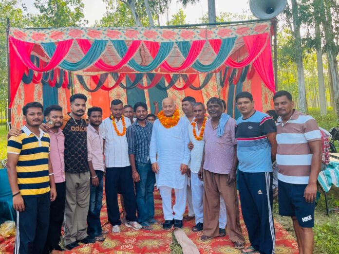 Shyam Sundar Batra with players at Baloli cricket tournament in Yamunanagar