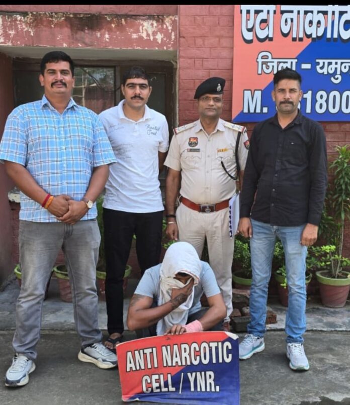 Yamunanagar-Anti-Narcotics-Cell-110-Gram-Heroin-Arrest.jpg Yamunanagar Anti-Narcotics Cell team with accused in alleged 110 gram heroin case