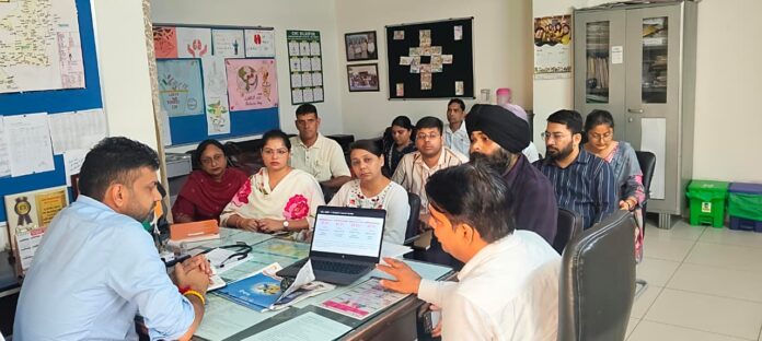 Vyasapur SDM Dr Kuldeep Singh conducting a review meeting on the Anaemia-Free India campaign.
