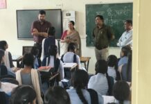 SDM Dr Kuldeep Singh Conducts Surprise Inspection of Schools in Vyasapur SDM Dr Kuldeep Singh interacts with students during school inspection in Vyasapur