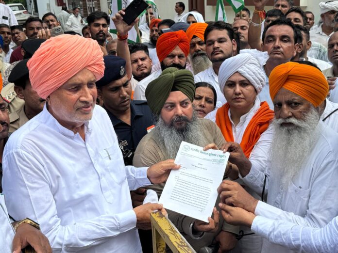 Gurnam Singh Chaduni led farmers delegation meets Shyam Singh Rana in Radaur