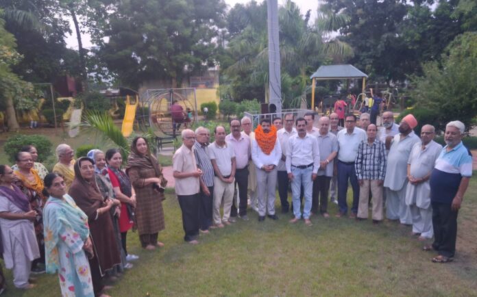 Green Park Welfare Colony Honours Advocate Sumit Mani Green Park Welfare Colony residents honour newly elected Yamunanagar District Bar Association treasurer Advocate Sumit Mani at a community park