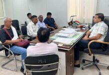 Municipal Commissioner Meets Employees’ Union, Seeks Peaceful Protest Without Disrupting City Sanitation Yamunanagar Municipal Commissioner Mahabir Prasad meeting representatives of the Municipal Employees’ Union Haryana.