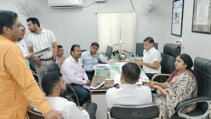 yamunanagar-colony-regularisation-boundary-survey.jpg Suman Bahmani and Mahabir Prasad review colony regularisation survey in Yamunanagar
