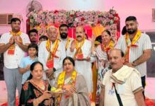 Mayor Suman Bahmani Visits Religious Events Across Yamunanagar on Janmashtami Mayor Suman Bahmani participating in Janmashtami celebrations at a temple in Yamunanagar