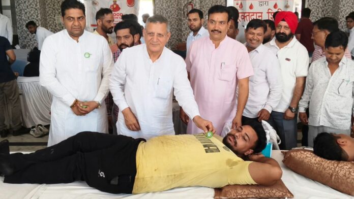 Kanwar Pal Jagadhri Blood Donation Camp 303 Units Kanwar Pal at blood donation camp in Jagadhri Yamunanagar