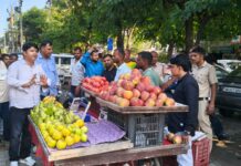 Municipal Team Shifts Street Vendors Back to Manohar Vending Zone in Jagadhri Municipal Corporation team shifts street vendors from Jagadhri Road to Manohar Vending Zone in Yamunanagar