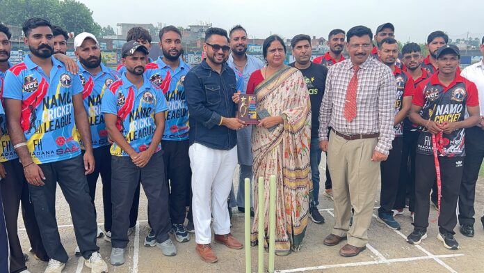 Namo Cricket League players with Yamunanagar Mayor Suman Bahmani during the cricket tournament