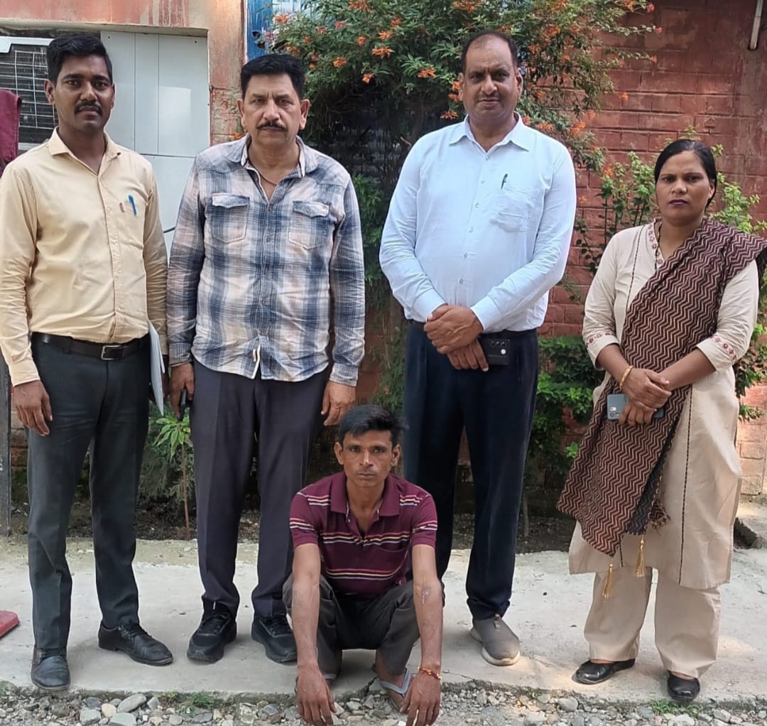 Yamunanagar Police PO Staff arrest two proclaimed offenders
