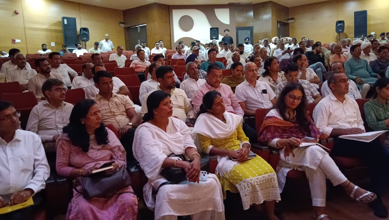 Participants attending the meeting on Service Sankalp Abhiyan 2026 at the Multi Art Cultural Centre in Kurukshetra