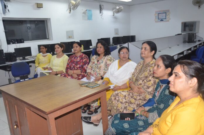 Online bhajan singing competition organised by DAV Girls College for Janmashtami