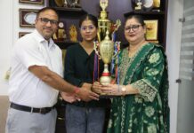 DAV Girls College Student Kamna Secures Fourth Position in Kurukshetra University Merit List DAV Girls College faculty members honouring student Kamna for securing fourth position in Kurukshetra University merit list