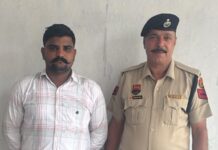 Anti-Vehicle Theft Cell Arrests Suspected Bike Thief, Recovers Stolen Motorcycle Yamunanagar Anti-Vehicle Theft Cell personnel with accused and recovered motorcycle