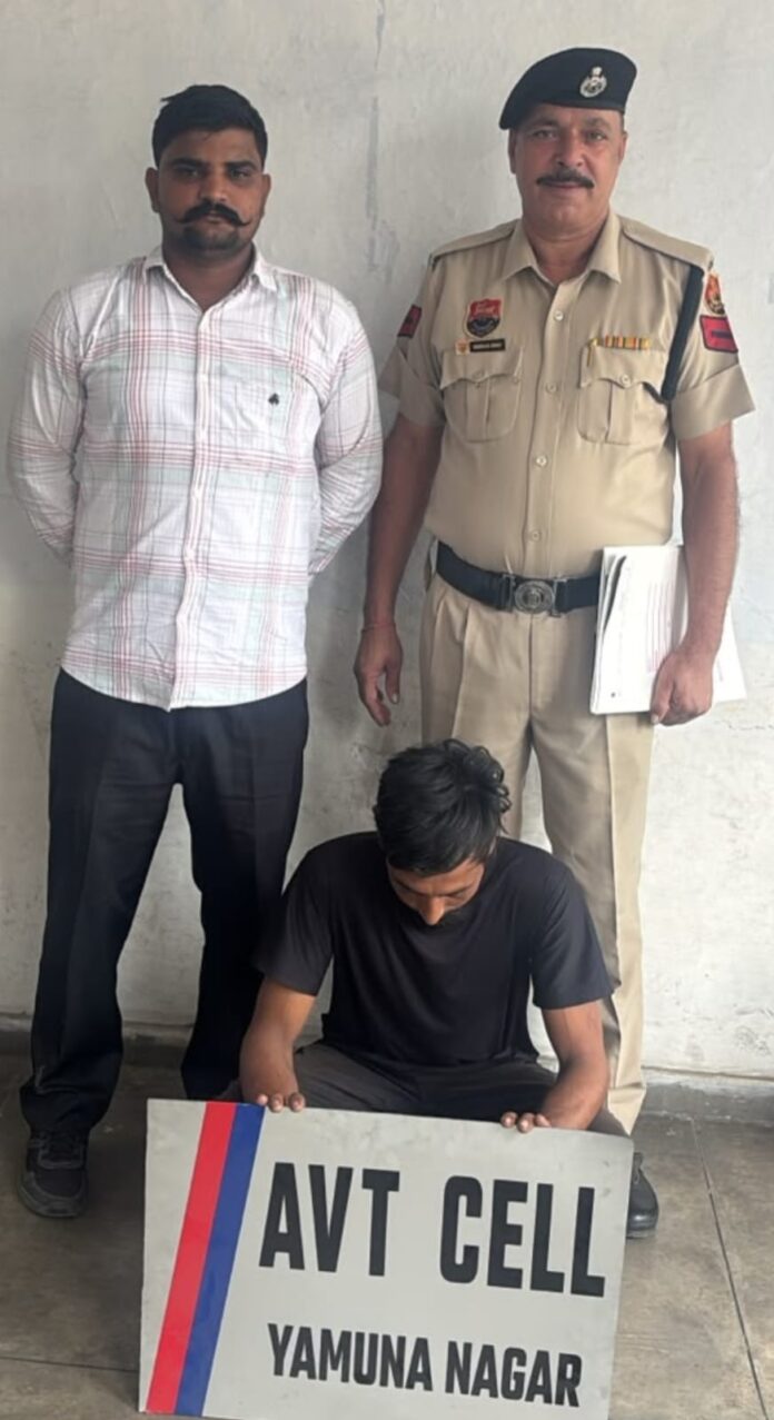 Yamunanagar Anti-Vehicle Theft Cell personnel with accused and recovered motorcycle