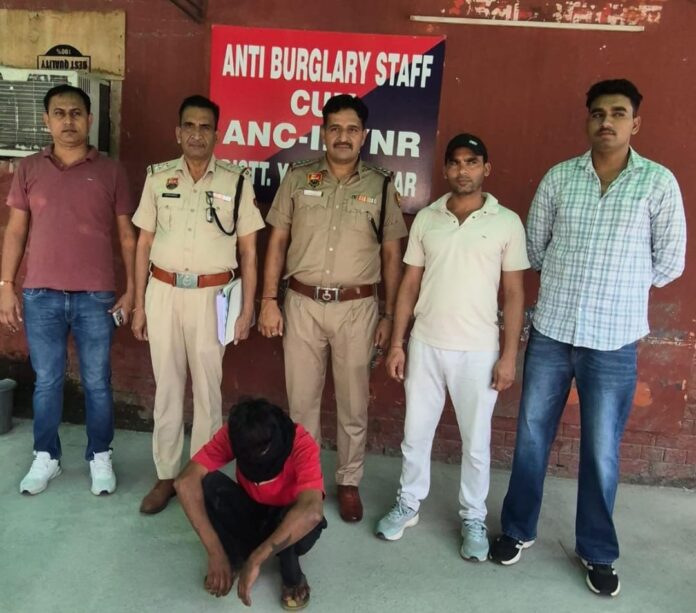 Yamunanagar police personnel with arrested suspect after alleged seizure of 264 grams of heroin in Gulab Nagar Camp