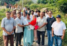 Yamunanagar Civic Body Cleans Gobindpura Pond and Atal Park, Mayor Leads by Example Yamunanagar Mayor Suman Bahamani participates in Ward 22 cleanliness drive at Gobindpura pond and Atal Park