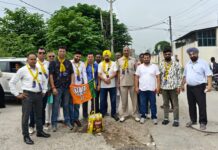 AAP Protests Poor Road Conditions, Waterlogging in Jagadhri : AAP protest over poor road conditions and waterlogging in Jagadhri, Yamunanagar.