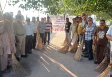 3 Tonnes of Waste Removed as Yamuna Ghat Gets a Major Clean-Up Municipal Corporation team during the Yamuna Ghat cleanliness drive in Yamunanagar
