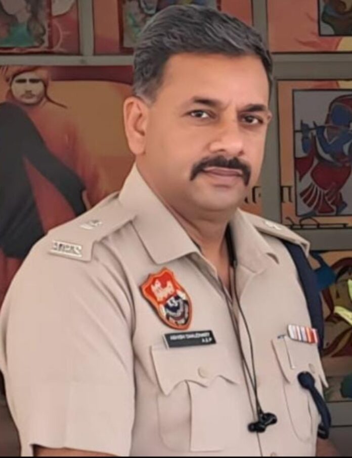 Yamunanagar Police checking vehicles during HSRP and number plate enforcement drive