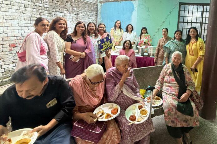 inner-wheel-club-jagadhri-senior-citizens-day-nehru-park.jpg Inner Wheel Club Jagadhri-Yamunanagar members celebrating Senior Citizens Day with senior citizens at Nehru Park