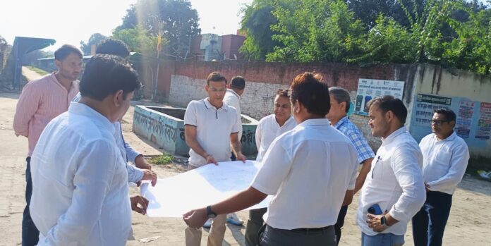haryana-safai-mahakumbh-yamunanagar-route-map.jpg Municipal Corporation Commissioner Mahabir Prasad reviews the route map for Haryana Safai Mahakumbh in Yamunanagar