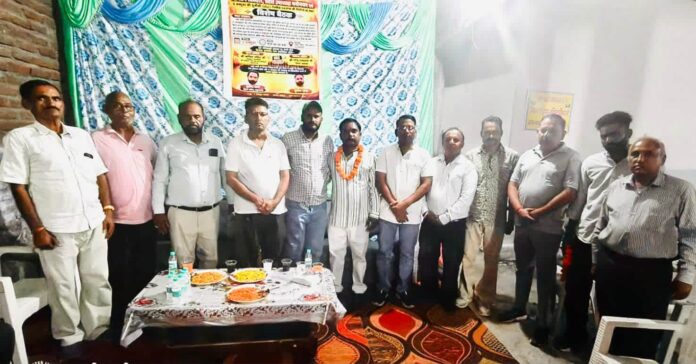Lord Parshuram Sena Trust Dayalgarh Meeting Yamunanagar Lord Parshuram Sena Trust members during a meeting in Dayalgarh, Yamunanagar, to discuss preparations for a proposed padyatra