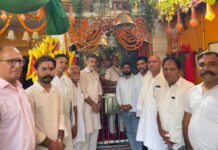 Shiv Sena Holds Blood Donation Camp in Yamunanagar to Mark PM Modi’s 25 Years of Public Service Shiv Sena workers and supporters at Hanuman Temple in Sarojini Colony Yamunanagar