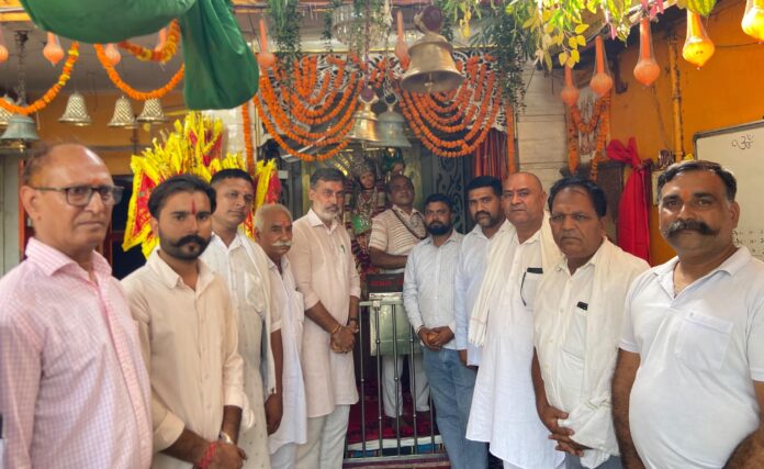 Shiv Sena workers and supporters at Hanuman Temple in Sarojini Colony Yamunanagar